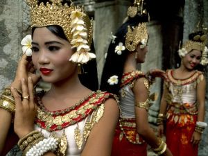 cambodia-khmer-dancers_2885_600x450